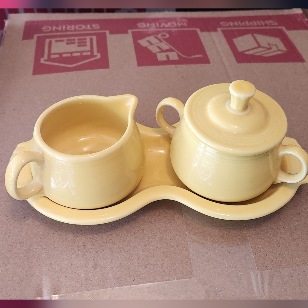 5 piece Creamer and sugar set HCL Fiestaware